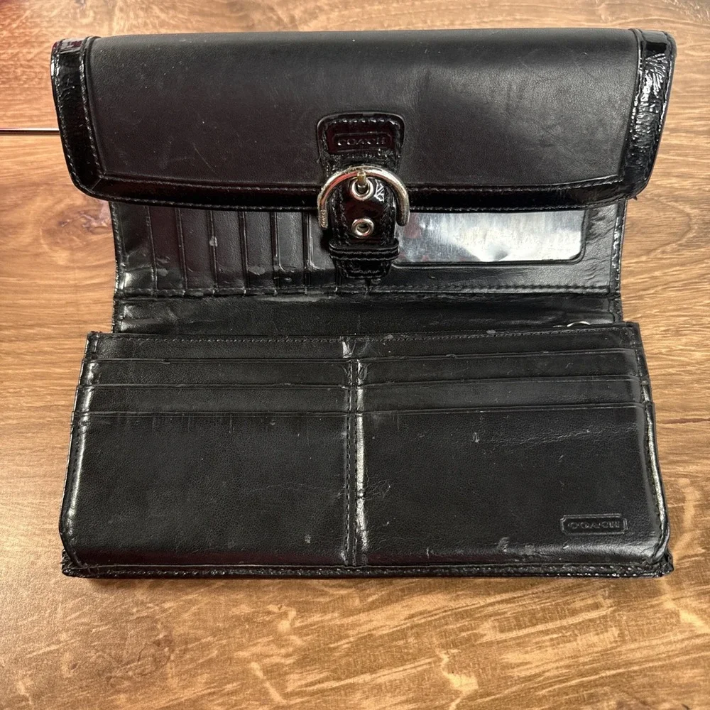 Coach Soho Signature‎ Trifold Wallet With Buckle Closure Zip Coin Pocket Black